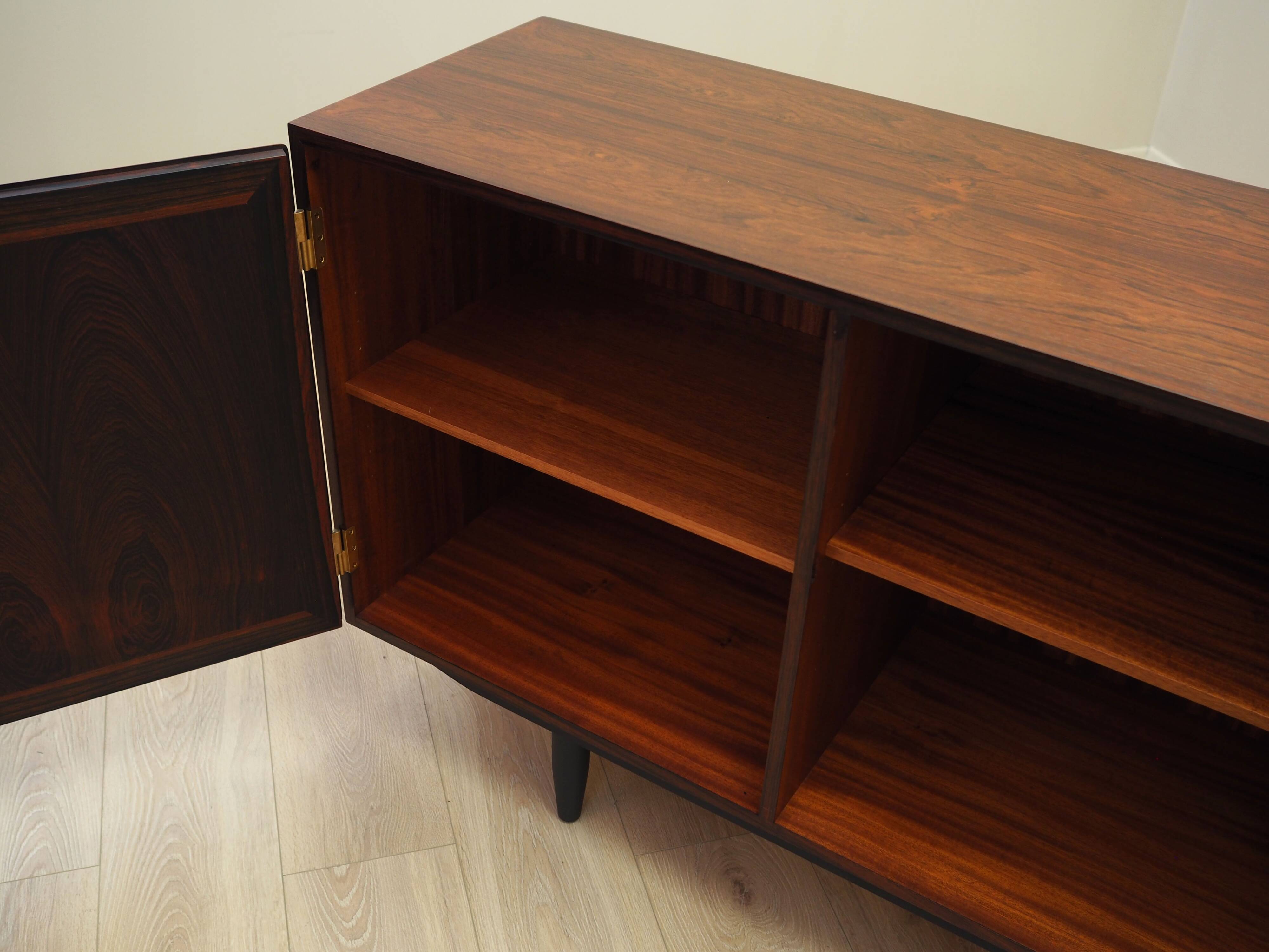 Enfilade en palissandre, design danois, années 1970, designer : Carlo Jensen, production : Hundevad