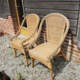 Old living room in light rattan: table & 2 armchairs