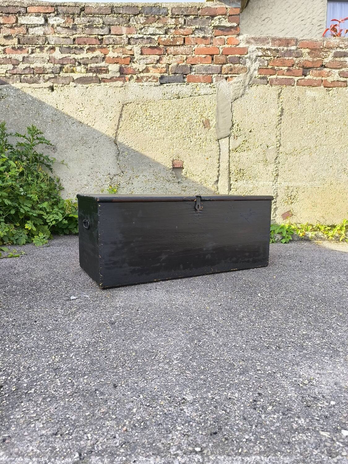 Wooden transport trunk from the 1930s
