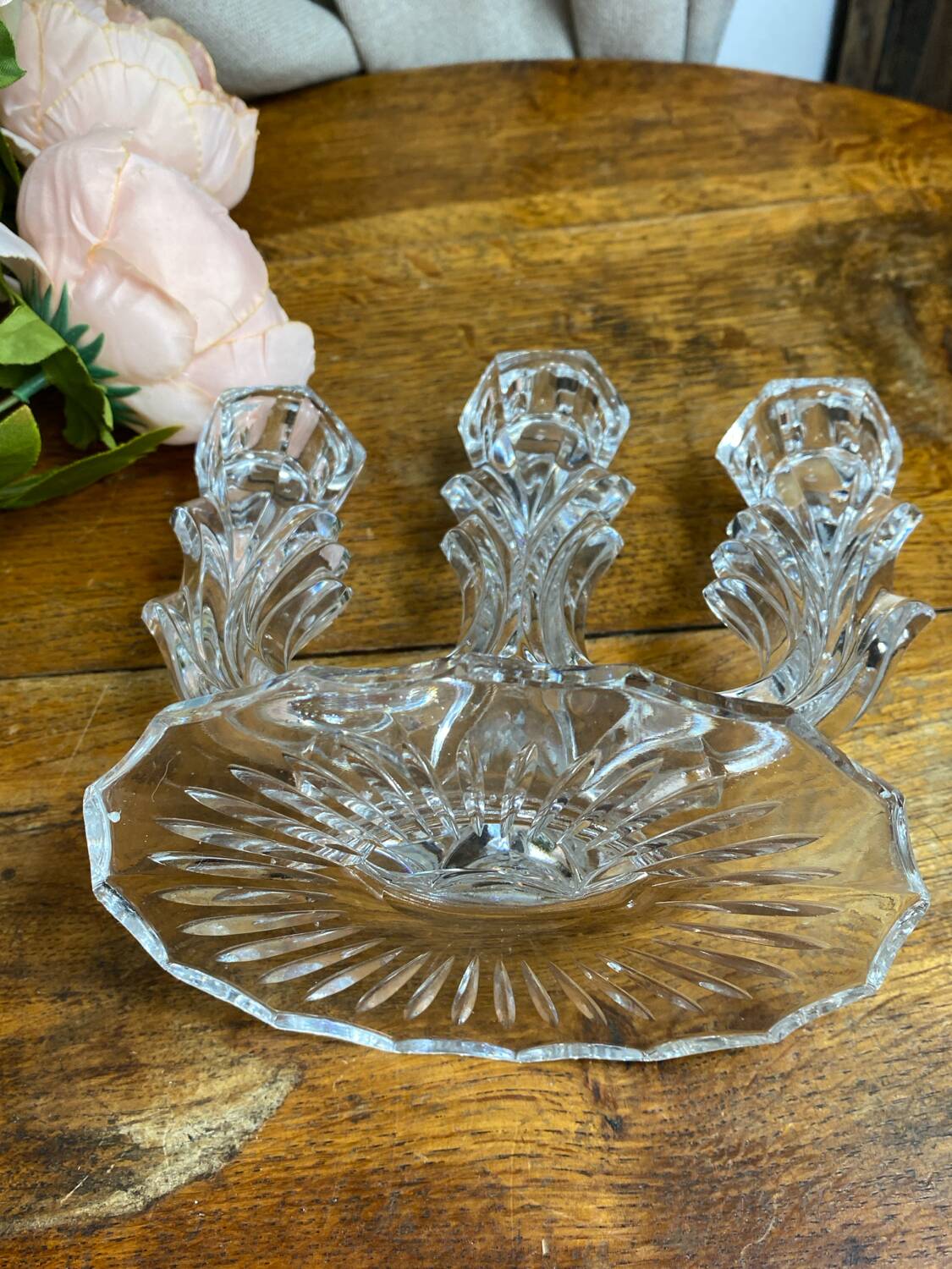 Three-light candlestick in molded crystal