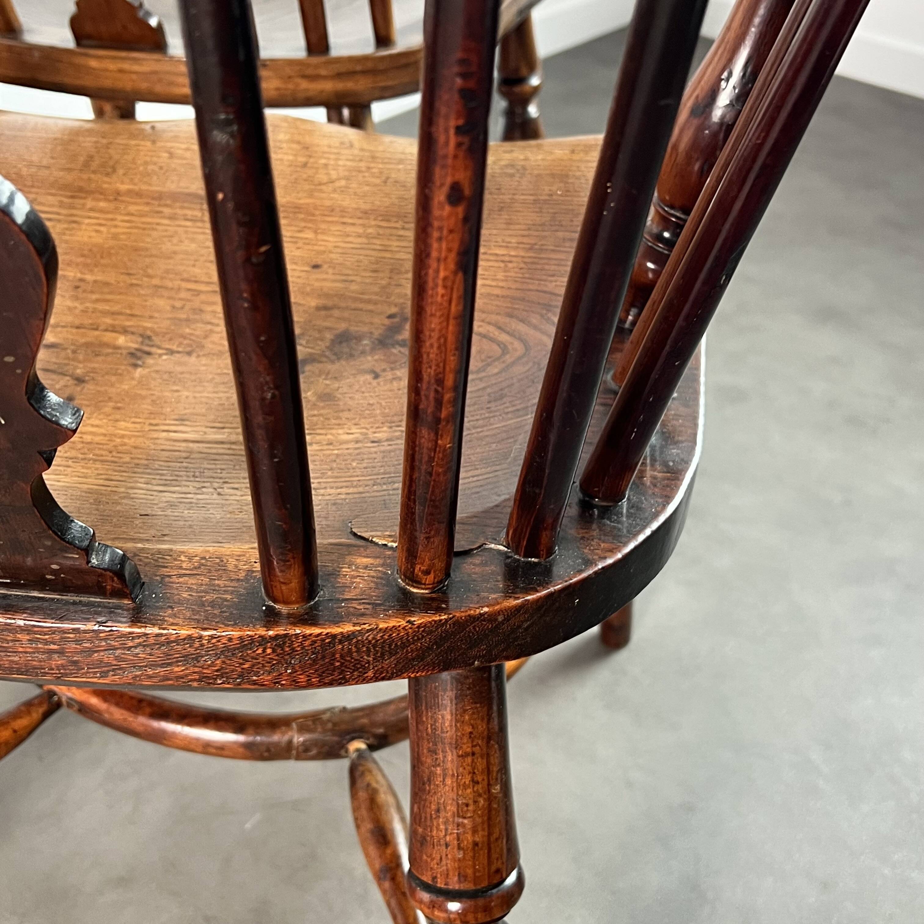 Ensemble de 3 chaises, fauteuils Windsor Low Back en orme, Angleterre, XIXe