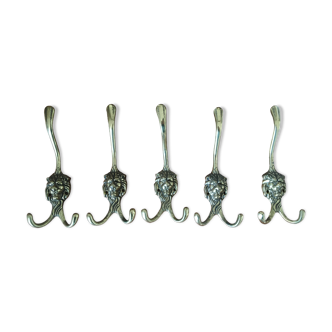 Lot 5 lion's head hooks
