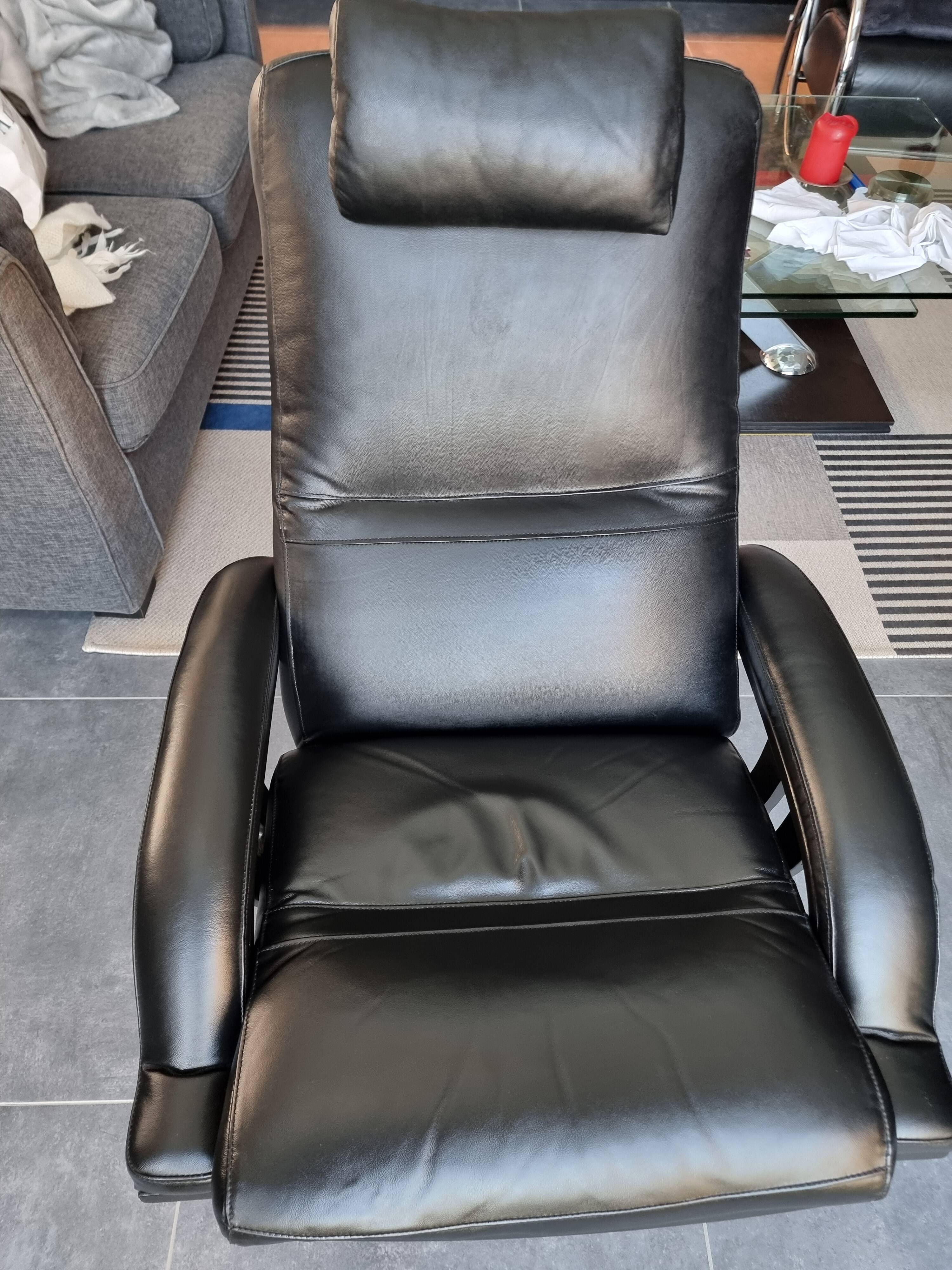 2 leather armchairs from Roche Bobois