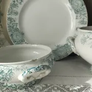 Small soup tureen base, ironstone, St-Amand, Lebacqz & Bouchart "Persian"