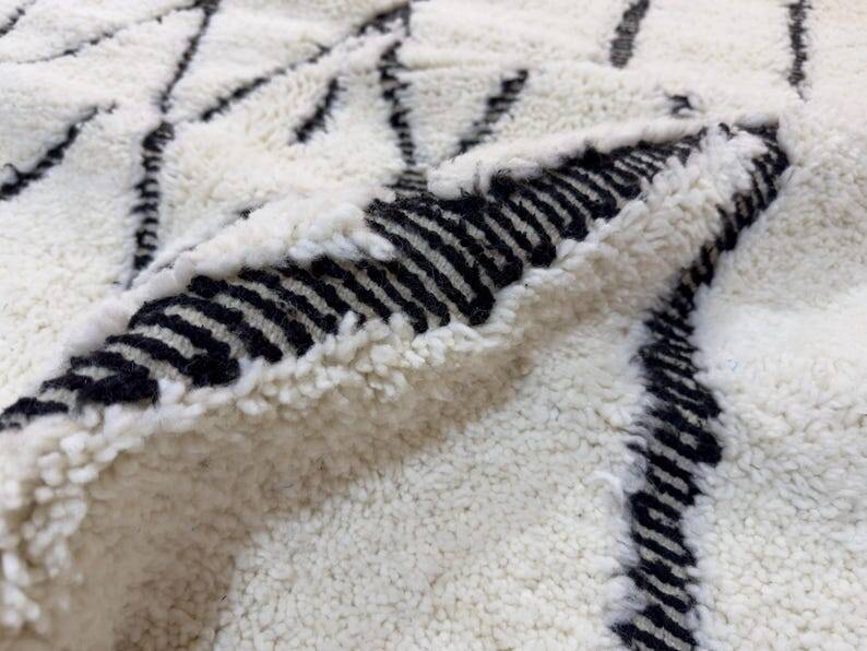 Decorated white Berber rug 270cm x 150cm