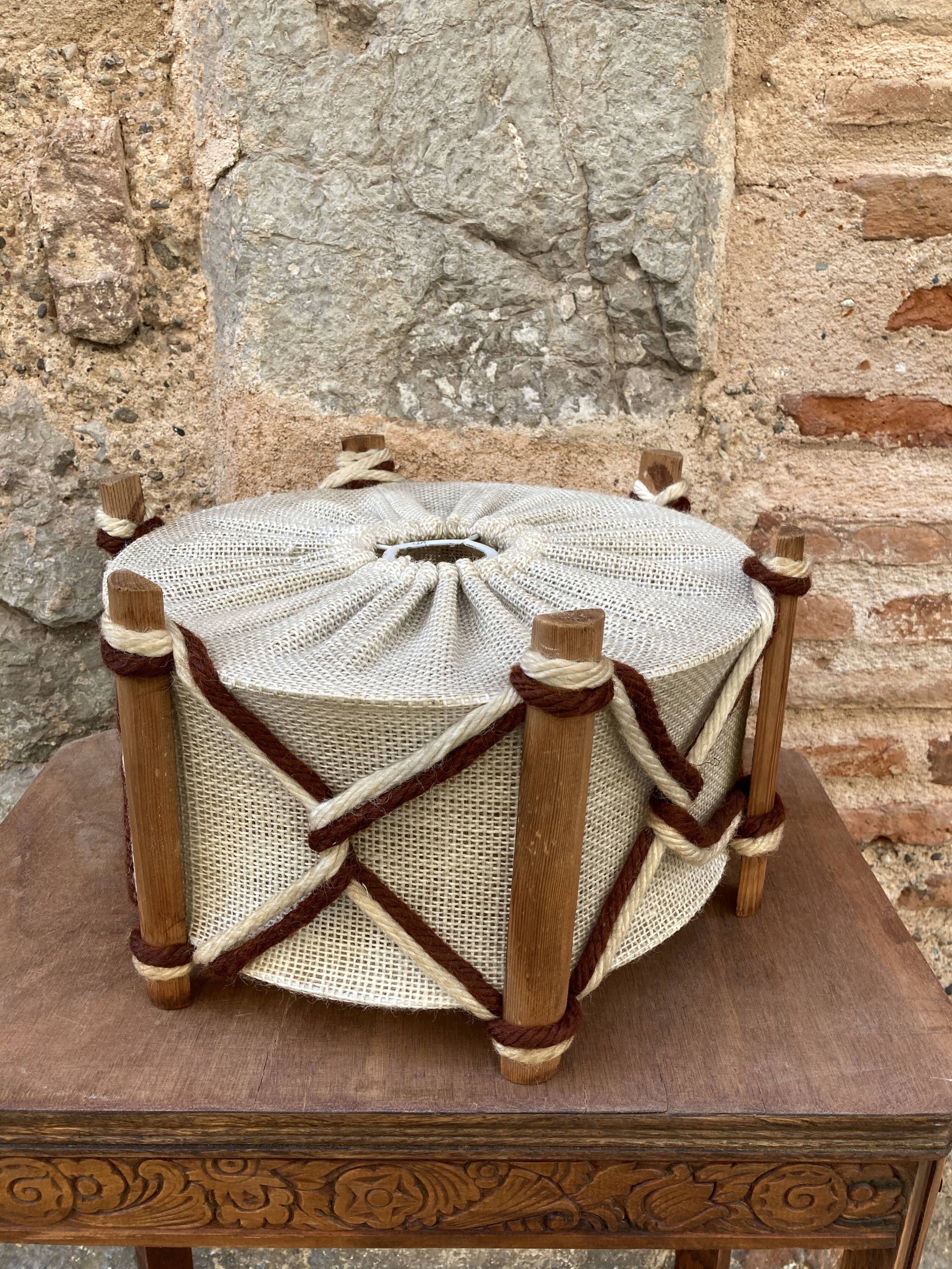 Suspension en laine et bois