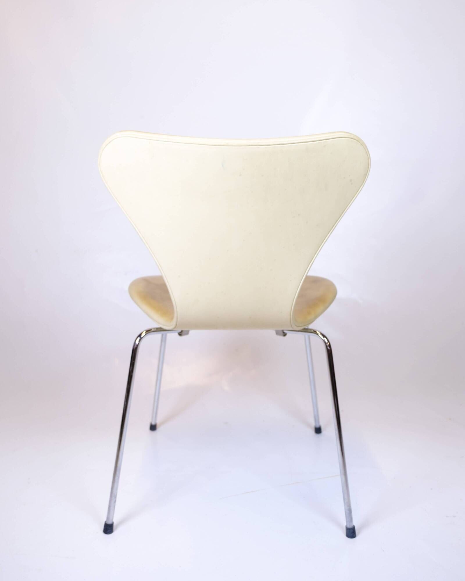 Set of eight Seven chairs - Model 3107 - natural leather - Arne Jacobsen - Fritz Hansen