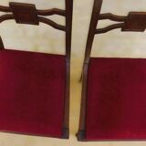 2 chaises de style en bois massif avec assise tissus velours rouge