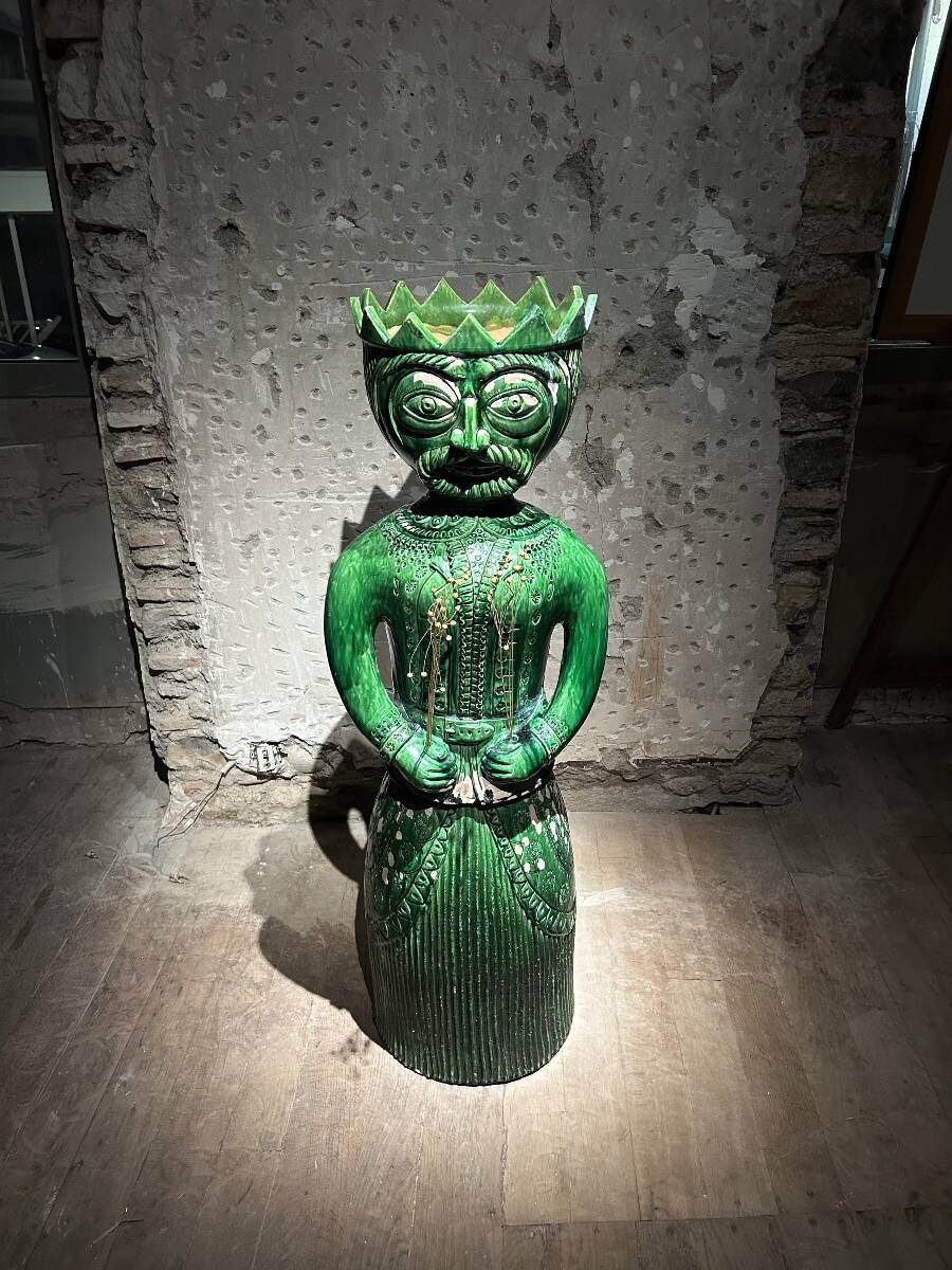 Roland Zobel - Large ceramic sculpture of a king