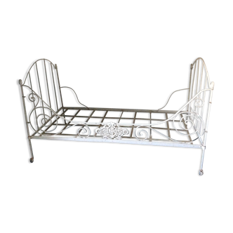 Wrought iron bed