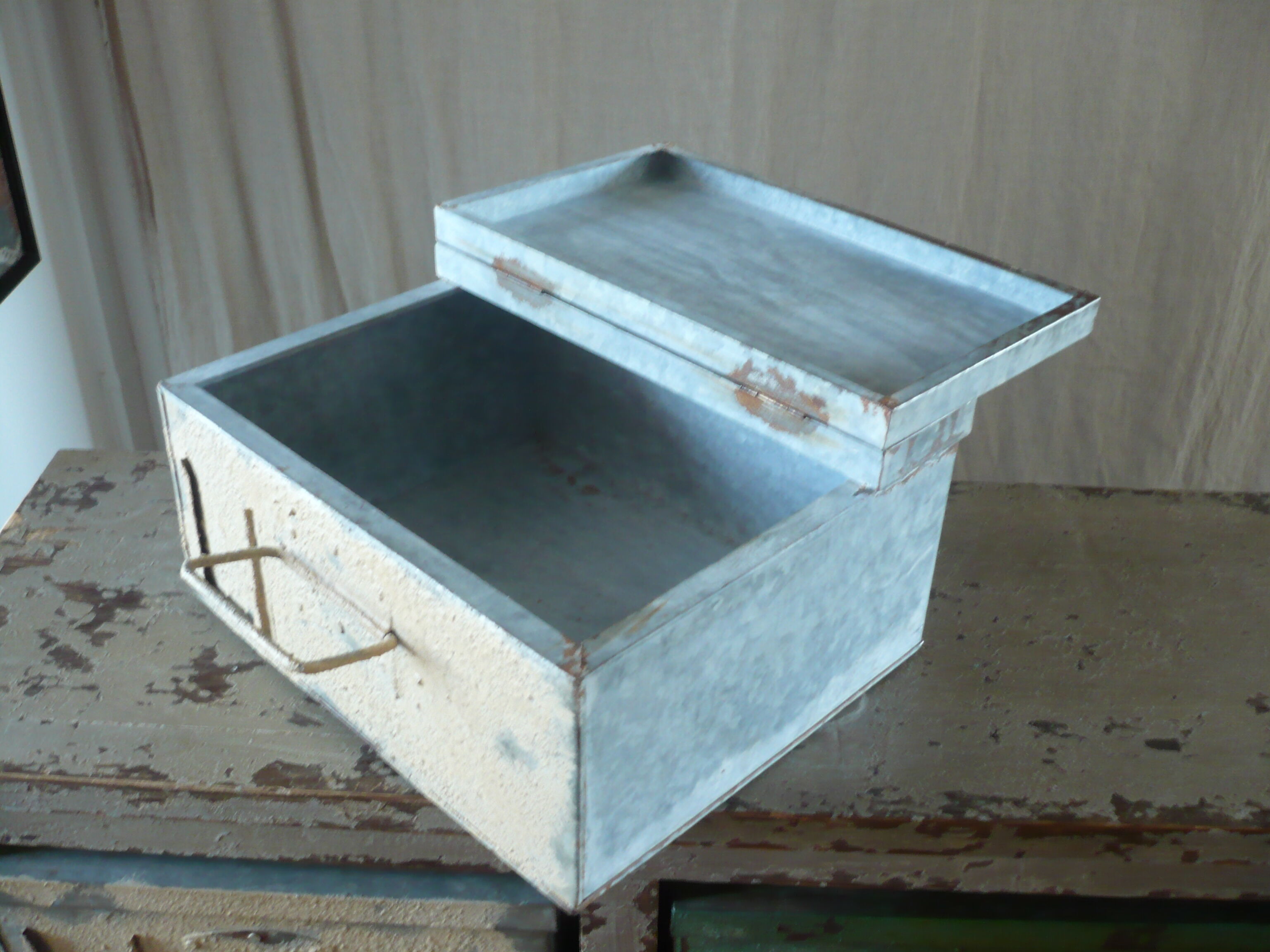 "Painter" storage furniture