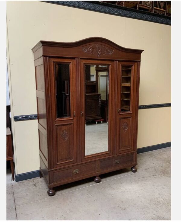Armoire en bois sculpté, 2 miroirs, vers 1910