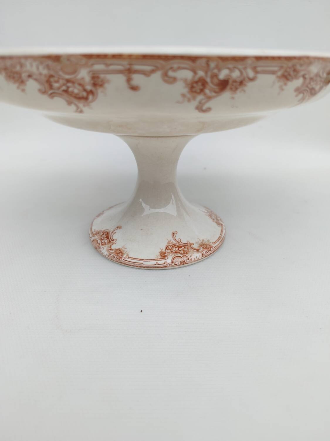 Earthenware bowl on pedestal by Boch Frères, iron earth, circa 1900.