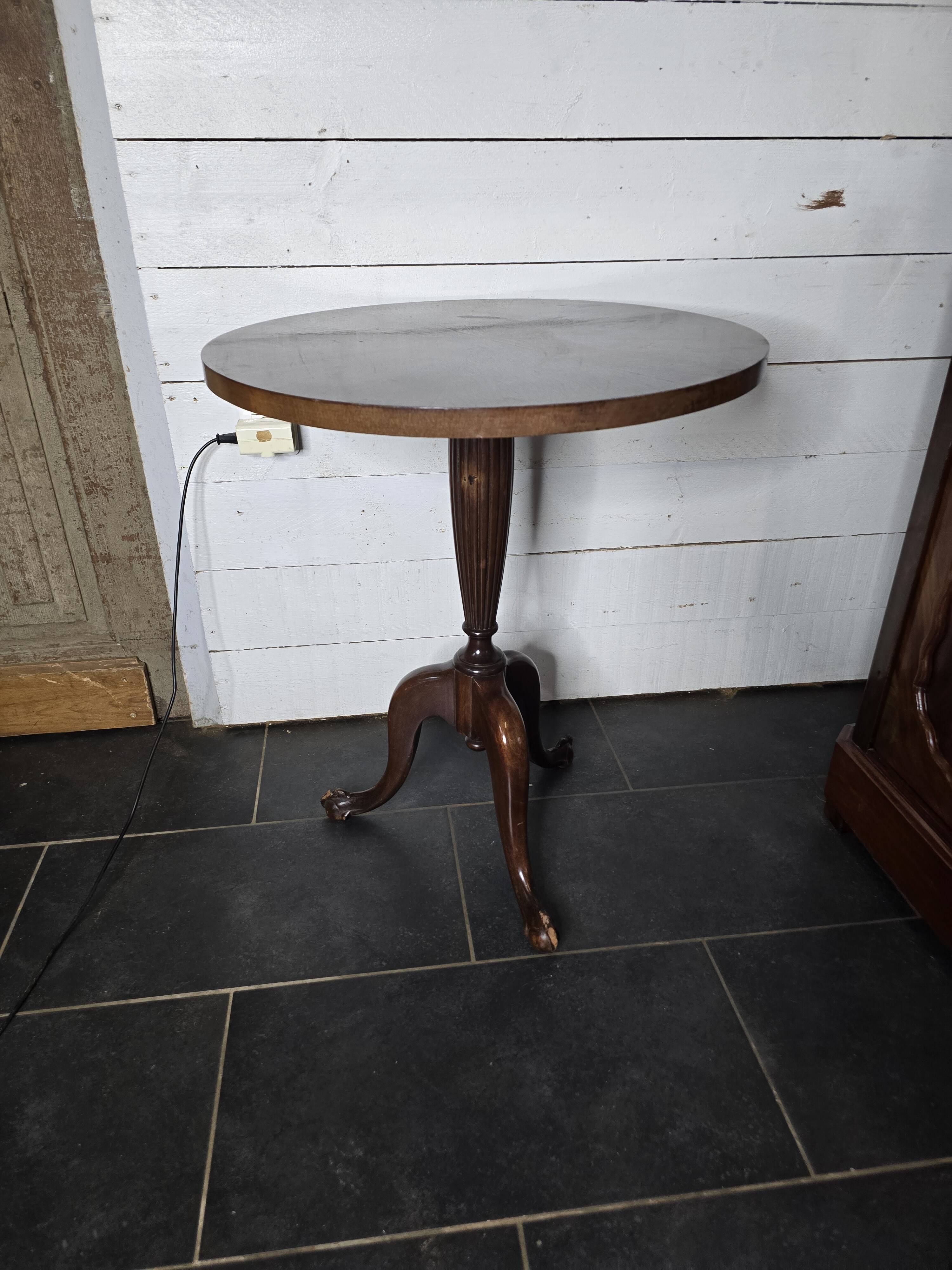 English Style Mahogany Pedestal Table