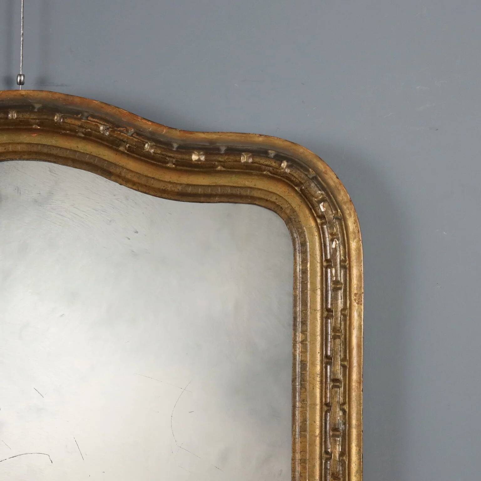 Miroir ancien en bois sculpté et doré, Italie, XIXe siècle