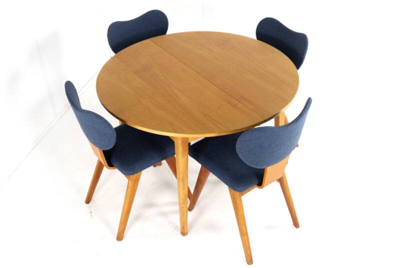Dining set with round beech table + 4 'Heart' vintage dining chairs.