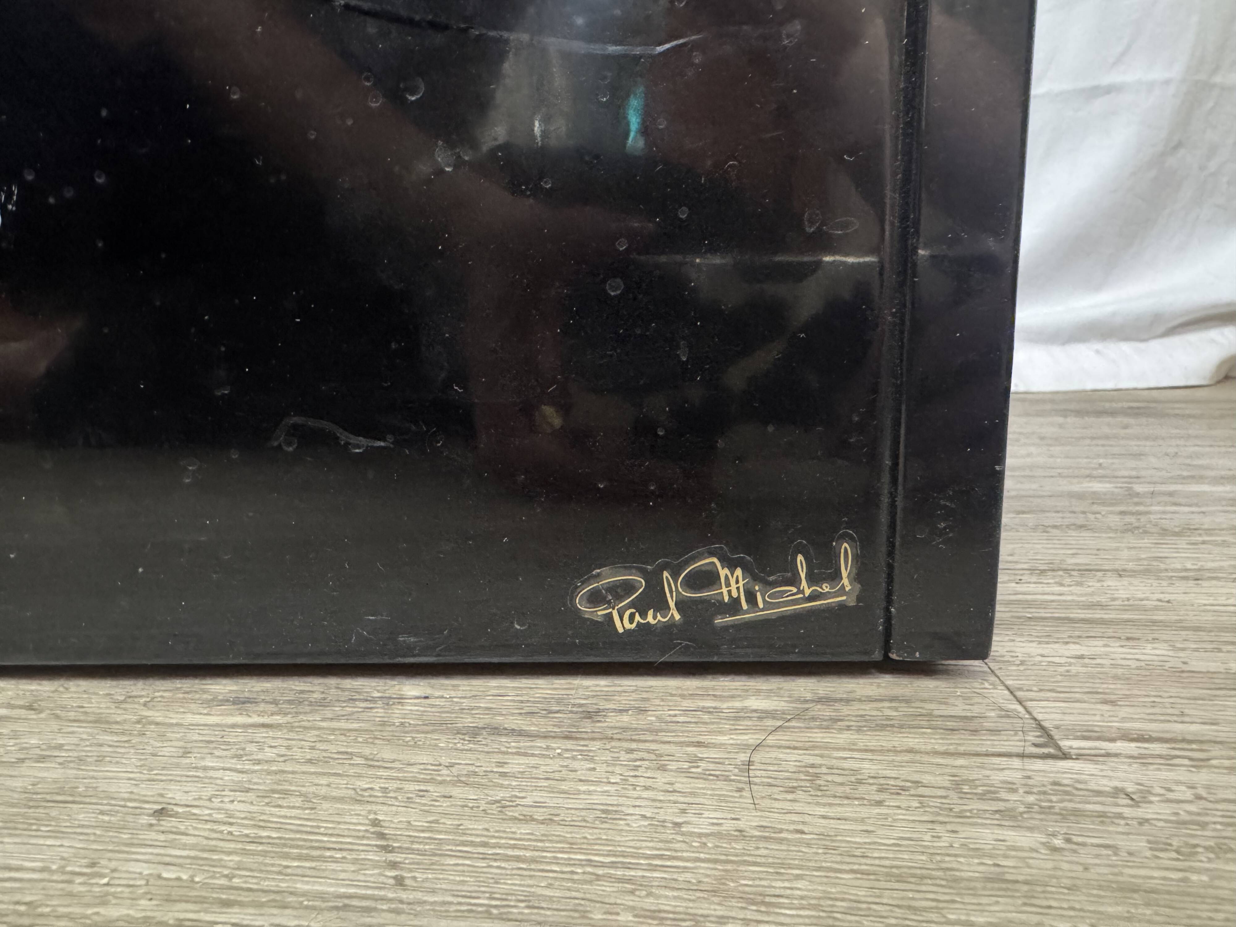 Table basse en loupe d'orme Paul Michel