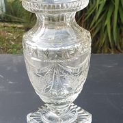 Vase cristal taillé forme Médicis
