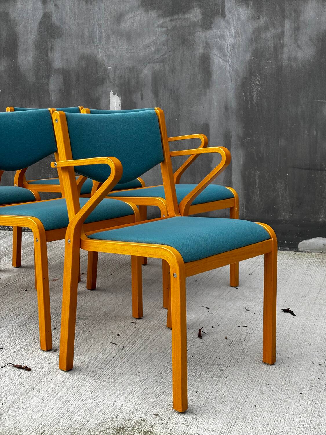 Set of 6 Kinnepards chairs in curved wood – Scandinavian design