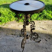 Table ronde en marbre et bronze doré