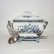 Soup-tureen of the earthenware factory of Pexonne