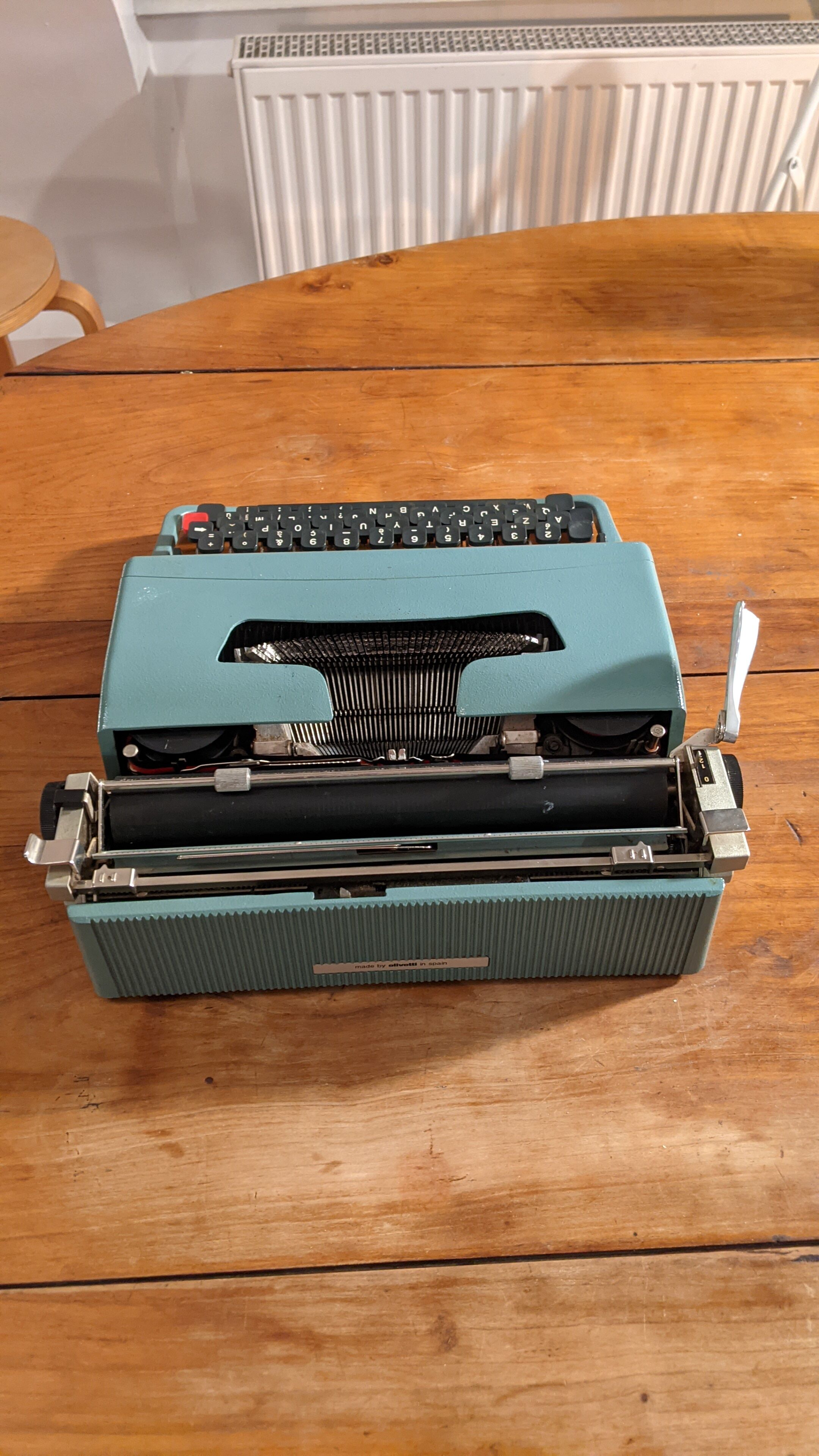 Typewriter Olivetti Lettera 32