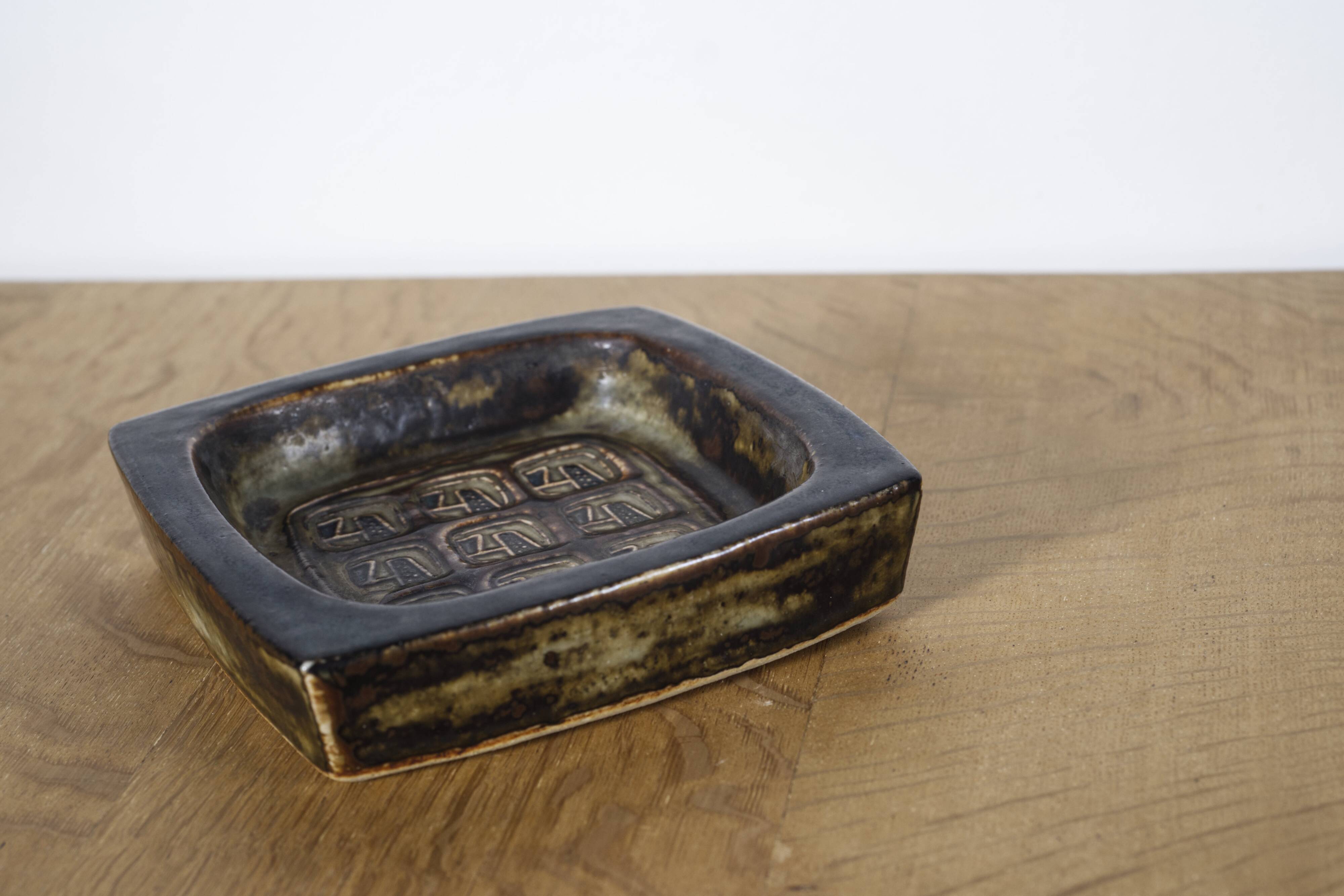 Petit plateau en céramique Royal Copenhagen par Jorgen Mogensen