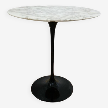 Eero saarinen for knoll small pedestal table or end table