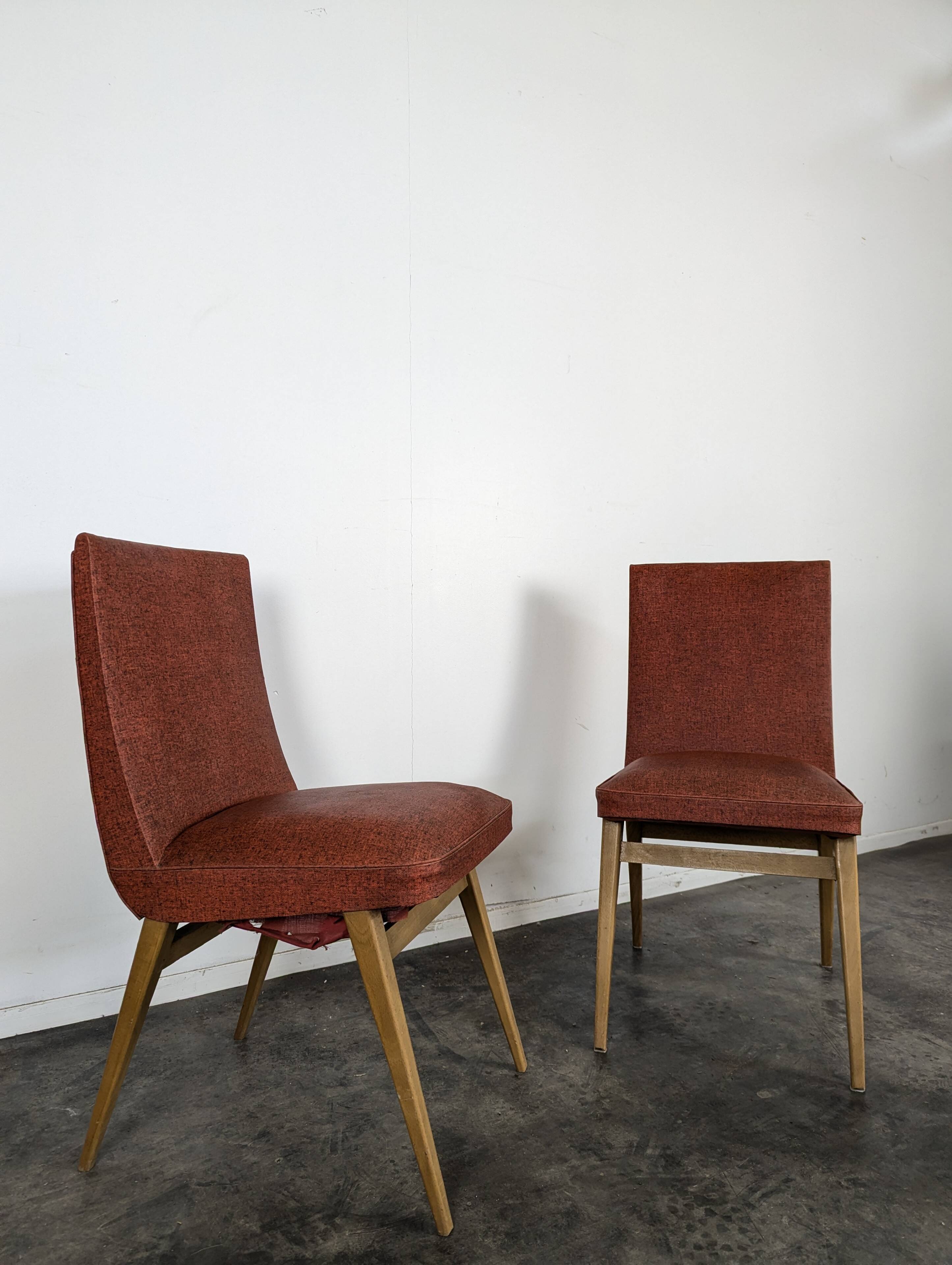 Paire de chaises vintage rouges