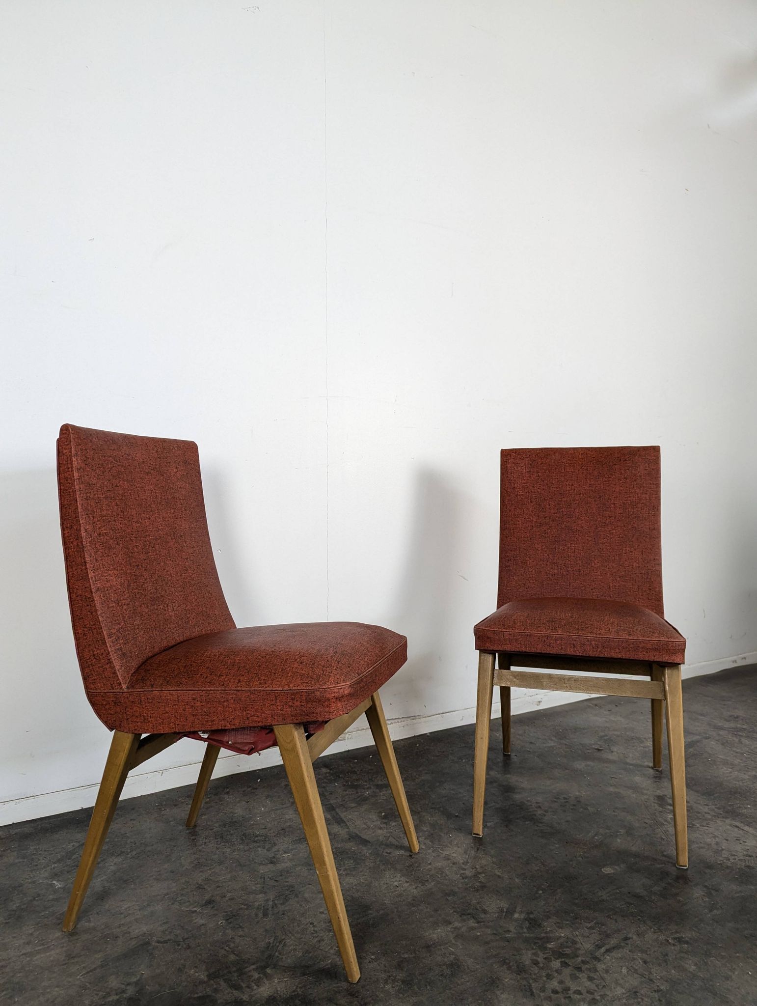 Paire de chaises vintage rouges