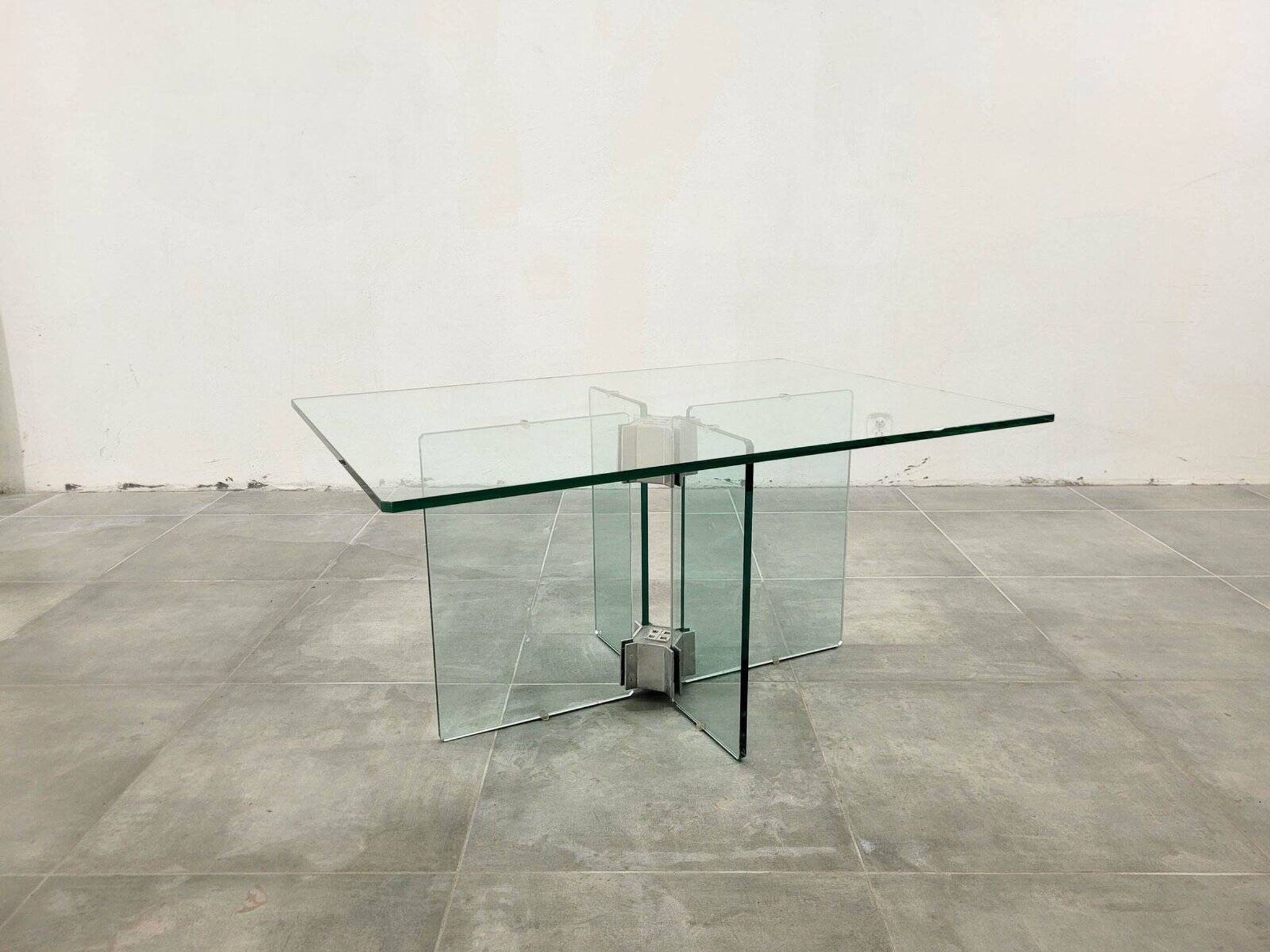 Table basse en verre vintage attribuée à Peter Ghyczy, années 1970