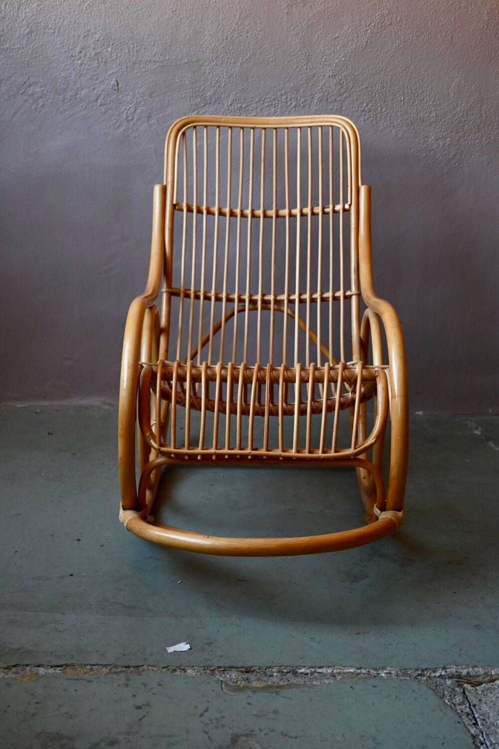 Vintage rocking chair in rattan from the 60s-70s, high openwork backrest.