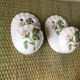 2  patères en porcelaine