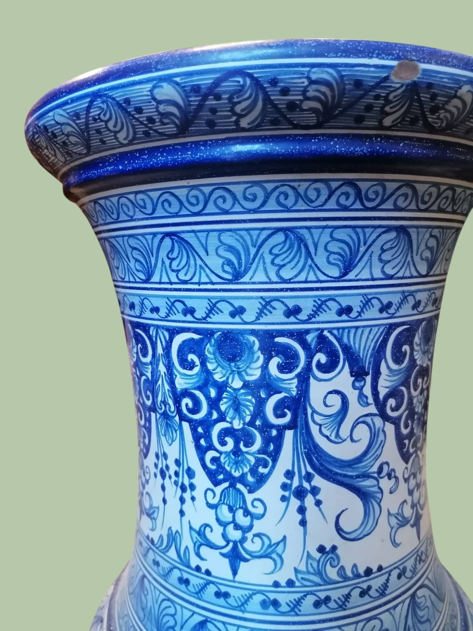 Column pedestal for a ceramic plant pot from Nevers.