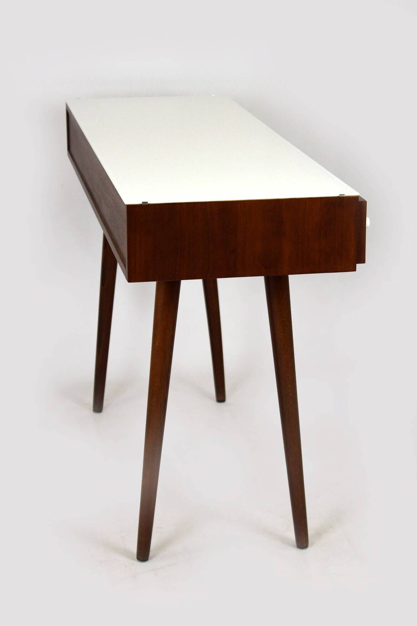 Bureau restauré du milieu du siècle par Up Zavody, années 1960