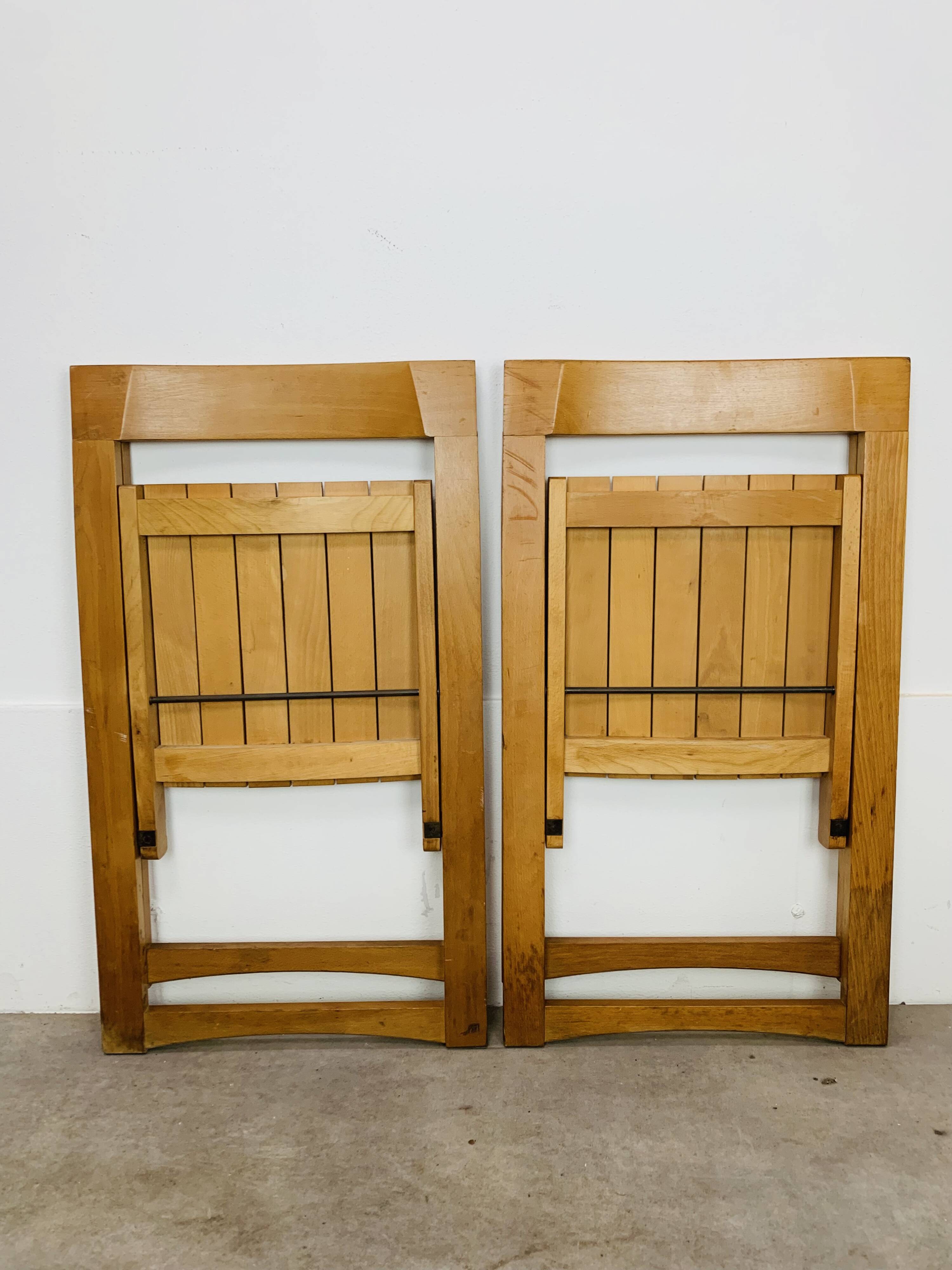 Paire de chaises pliantes par Aldo Jacober, bois, années 60