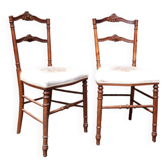 Paire de chaises volantes avec assise tapissée