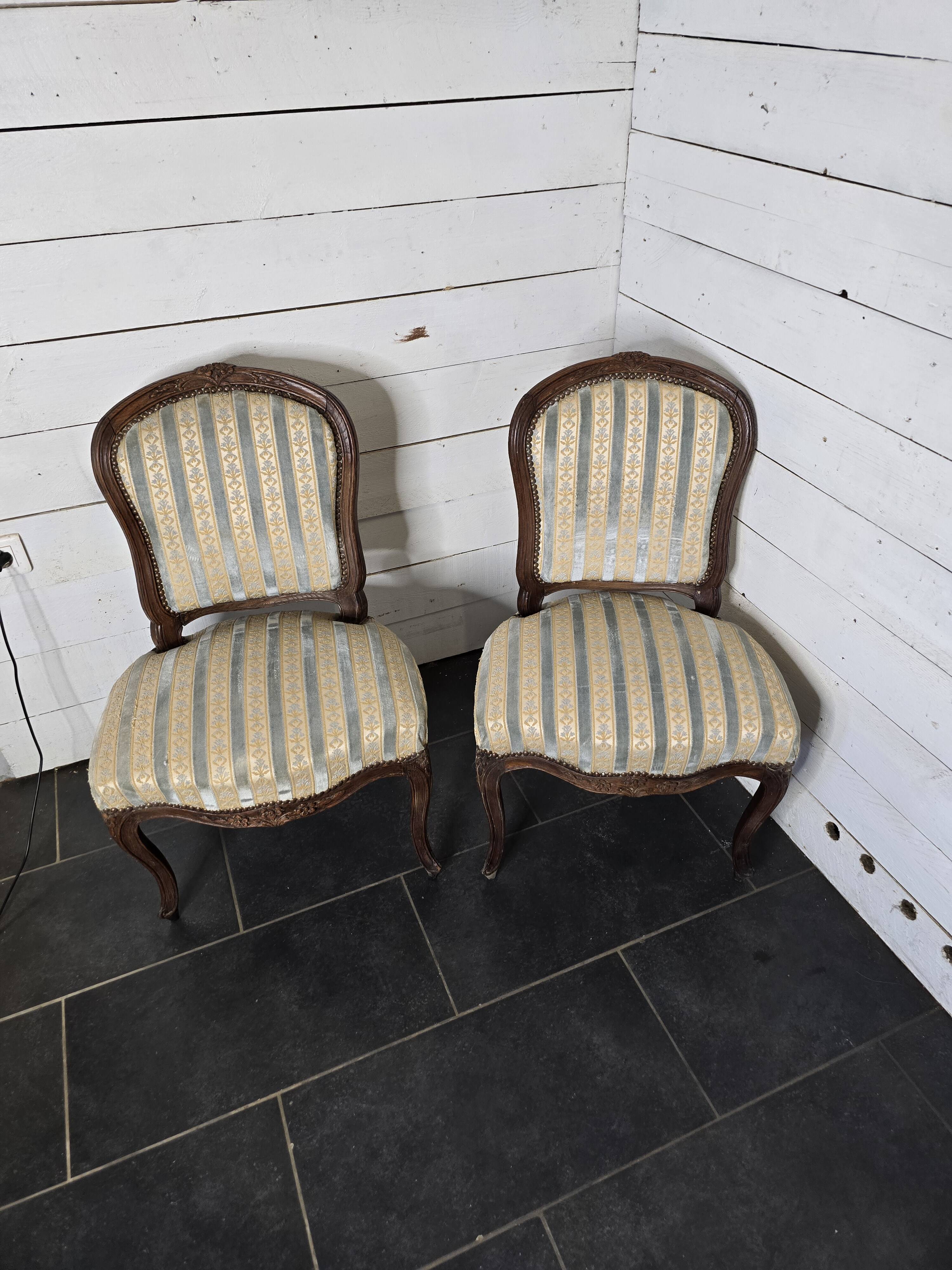 Paire de chaises style Louis XV