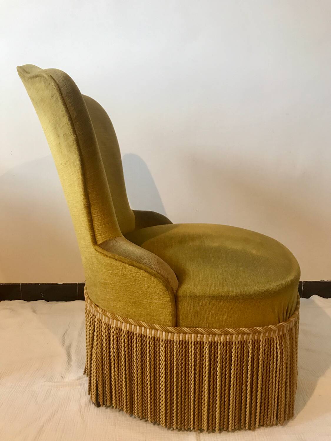 Toad armchair in gold velvet