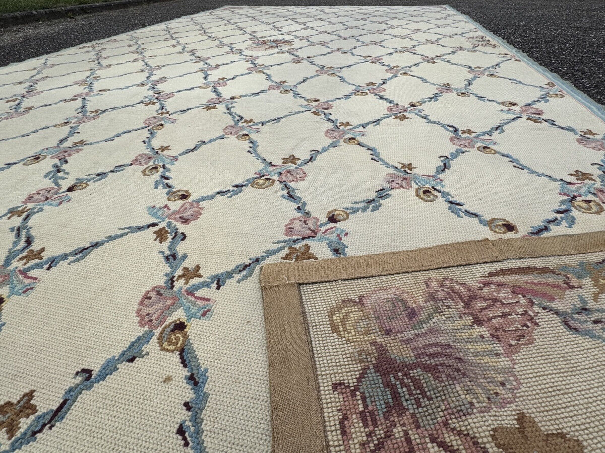 Rug with small dots 500x280 cm