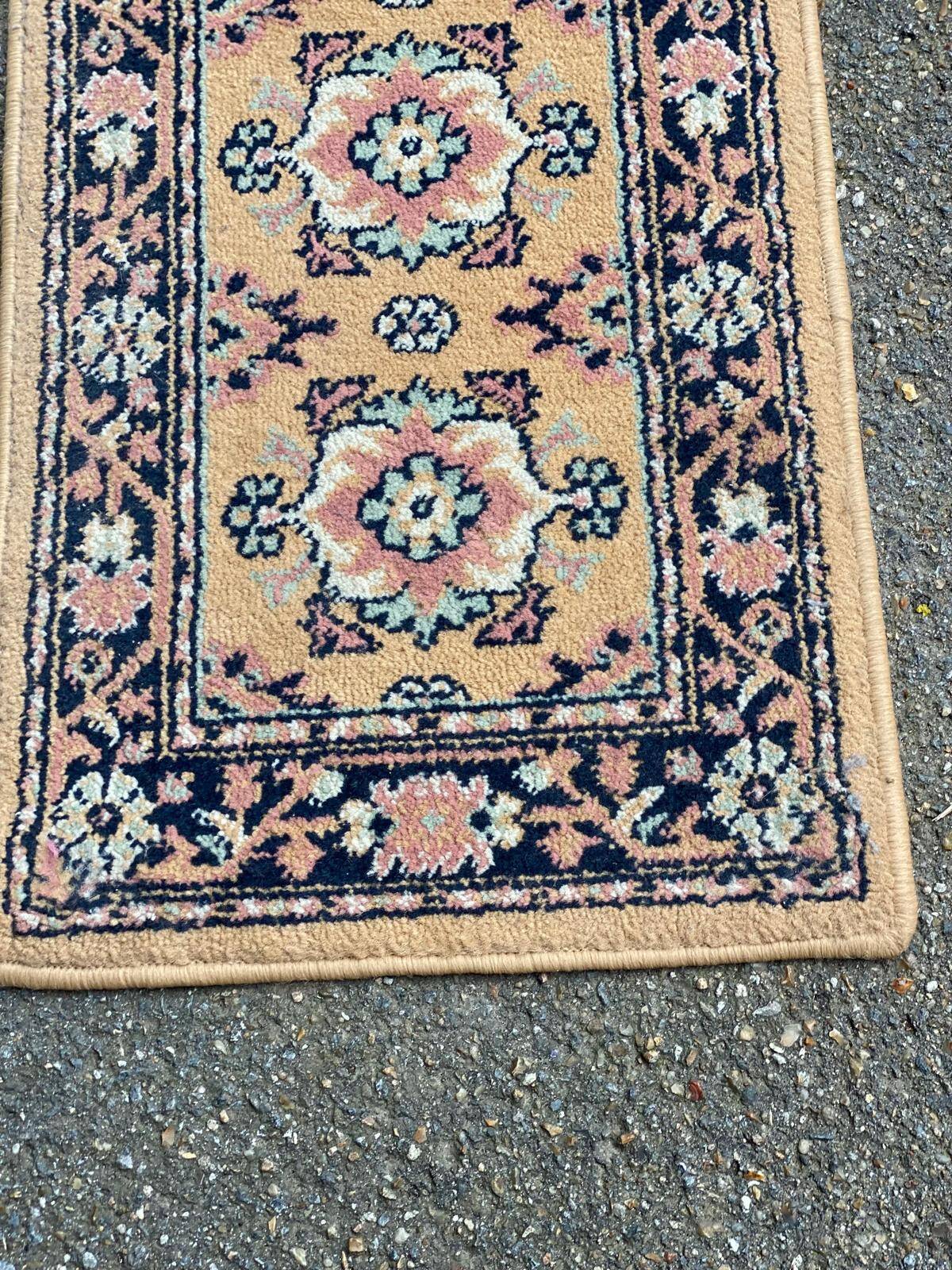 Small Persian wool rug 60x40cm