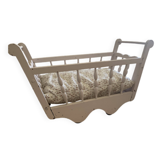 Doll bed
