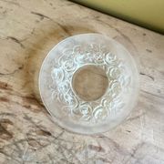 Plat en verre dépoli signée Verlys France