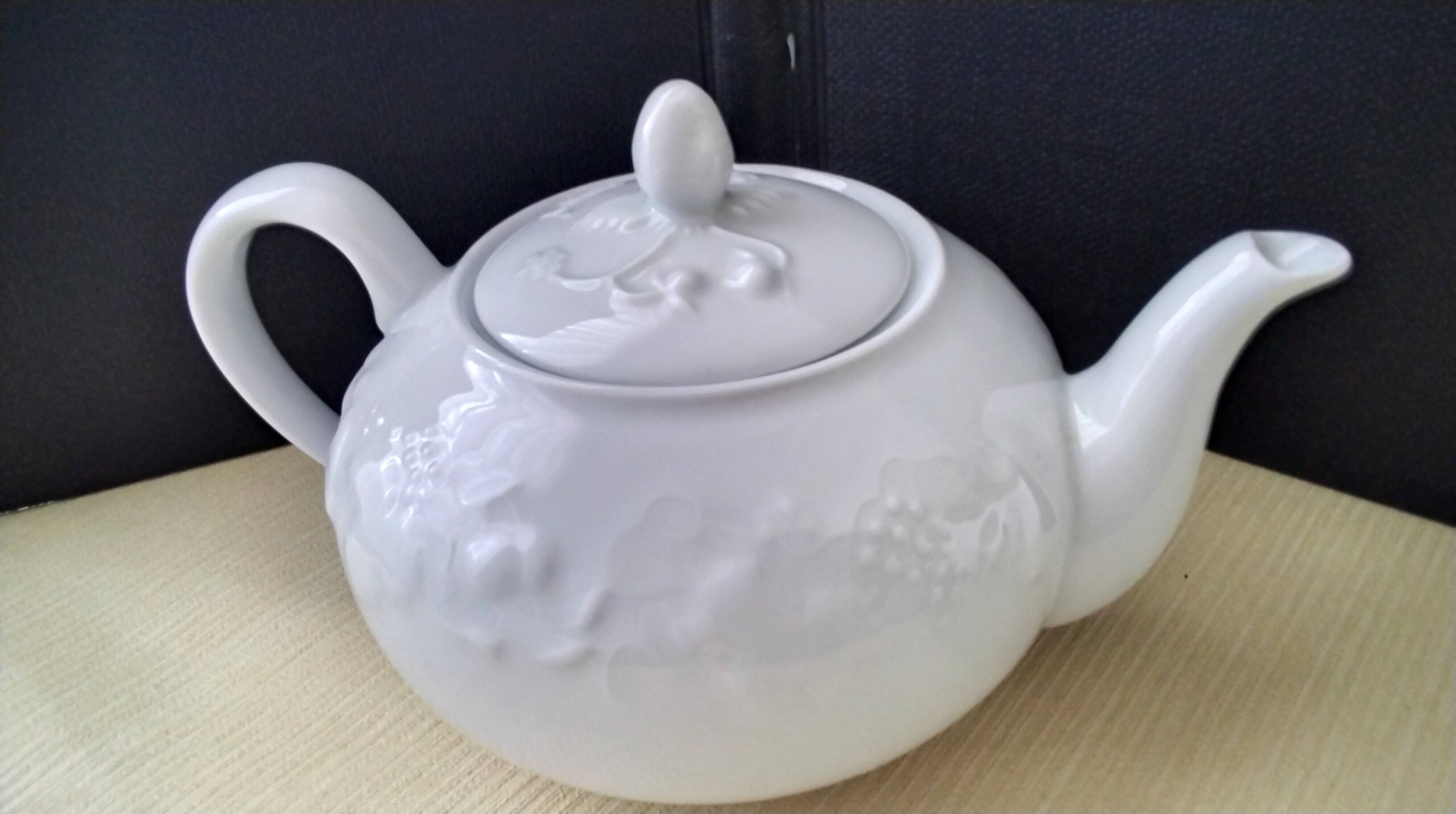 Porcelain teapot Ph. Deshoulières Model California
