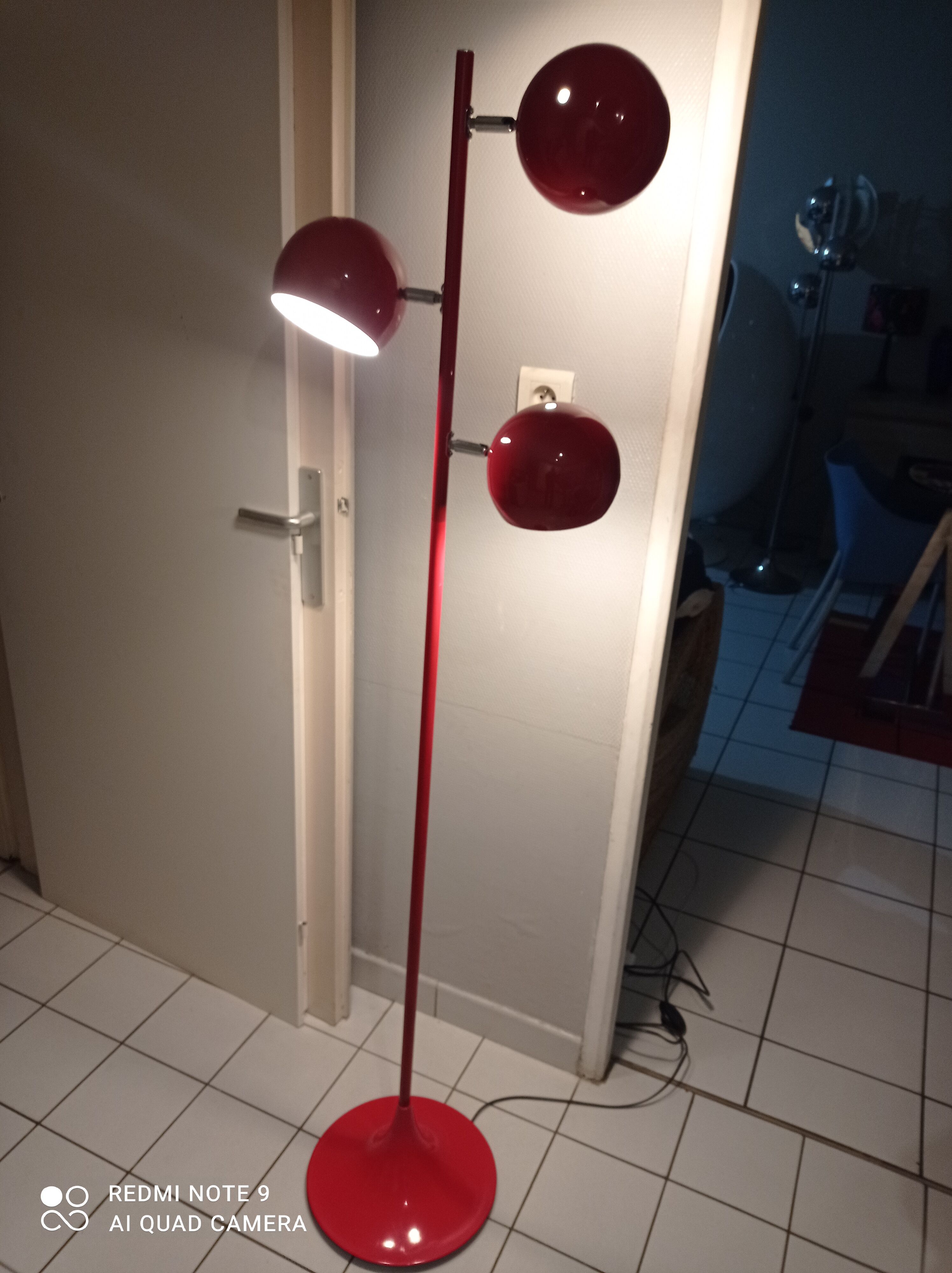 Red floor lamp 3 balls eyeball