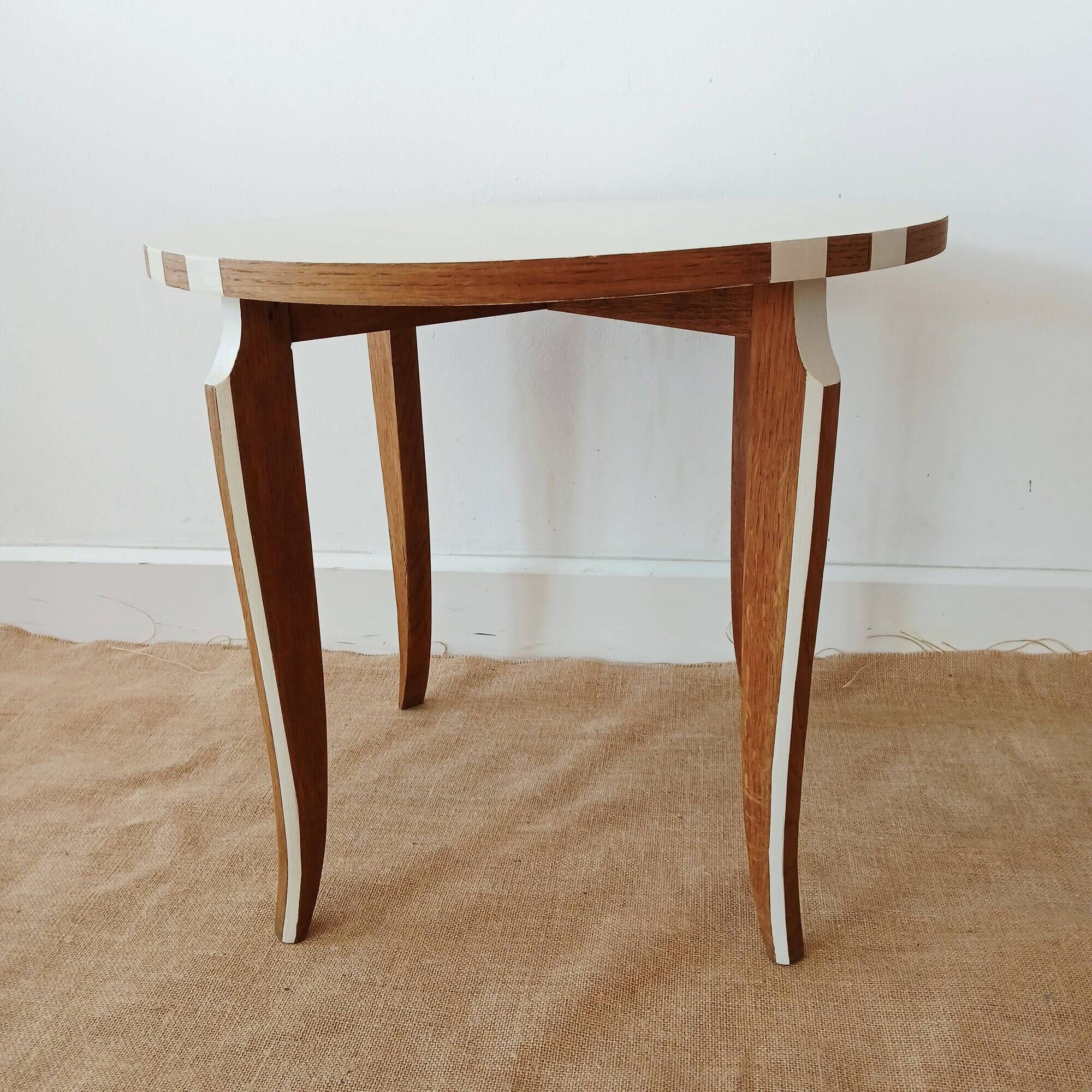 LOW TABLE WITH CURVED LEGS
