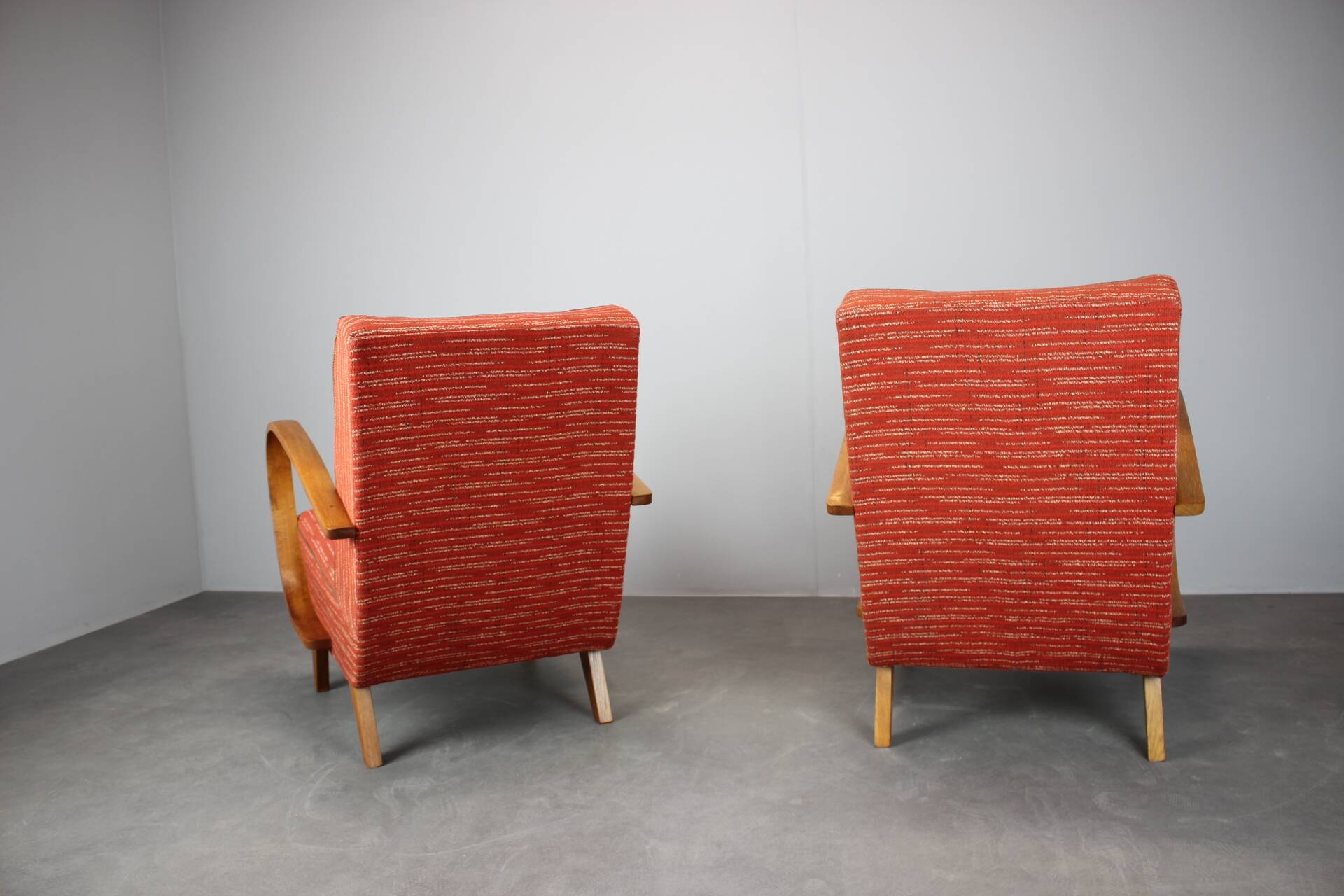 Pair of Halabala deck chairs from the 1950s, curved wooden chairs, Czech Republic.