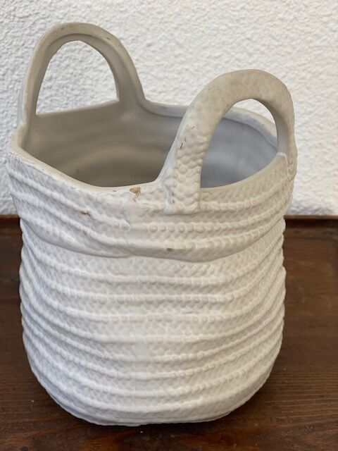 White basket pot cover