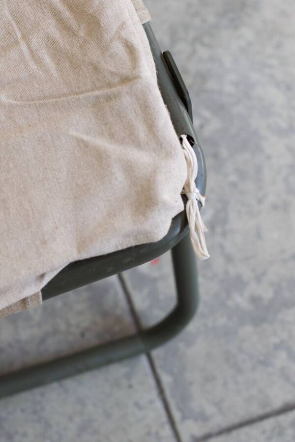 Transat repos lit de camp armée française avec matelas et sac / Jardin 1960