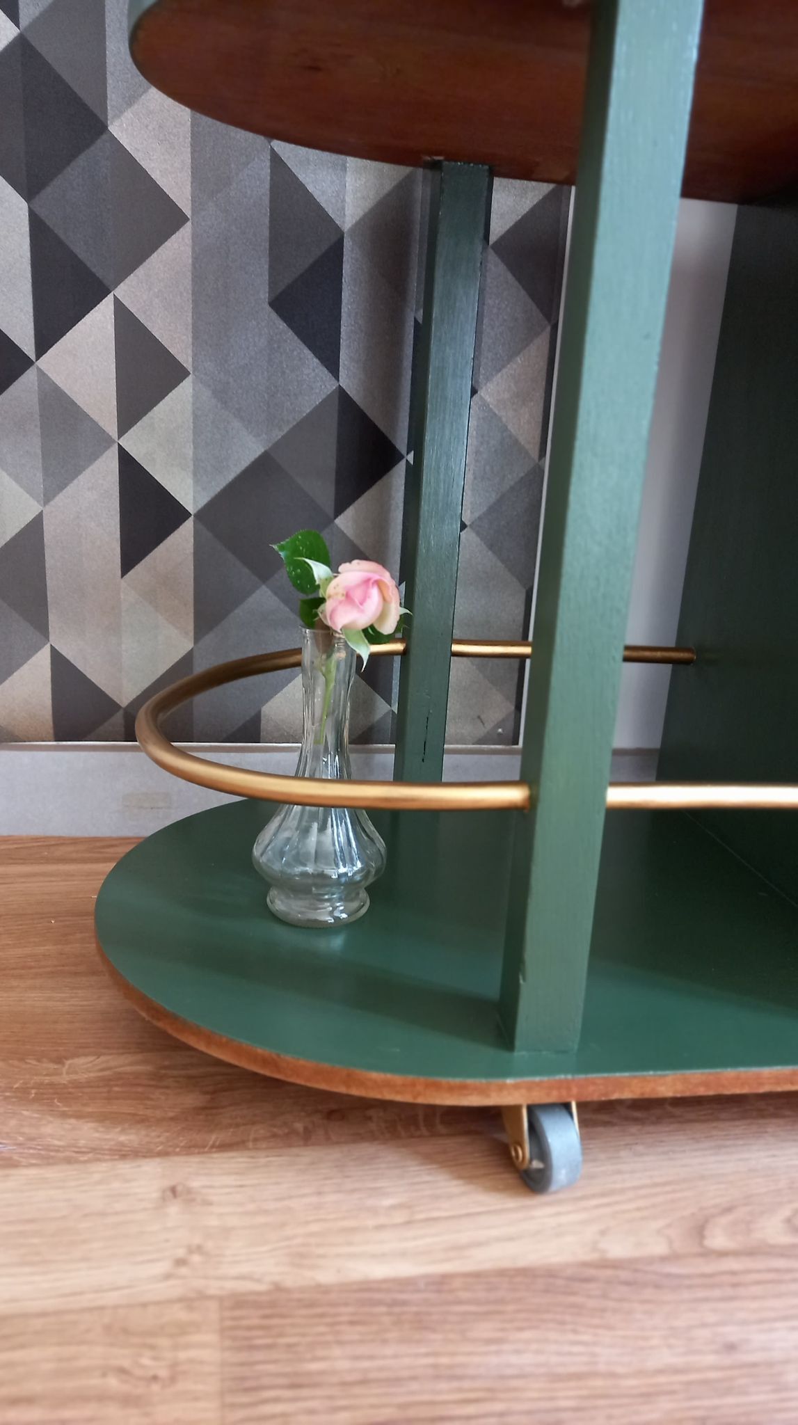 Mini artdeco bar on roulette